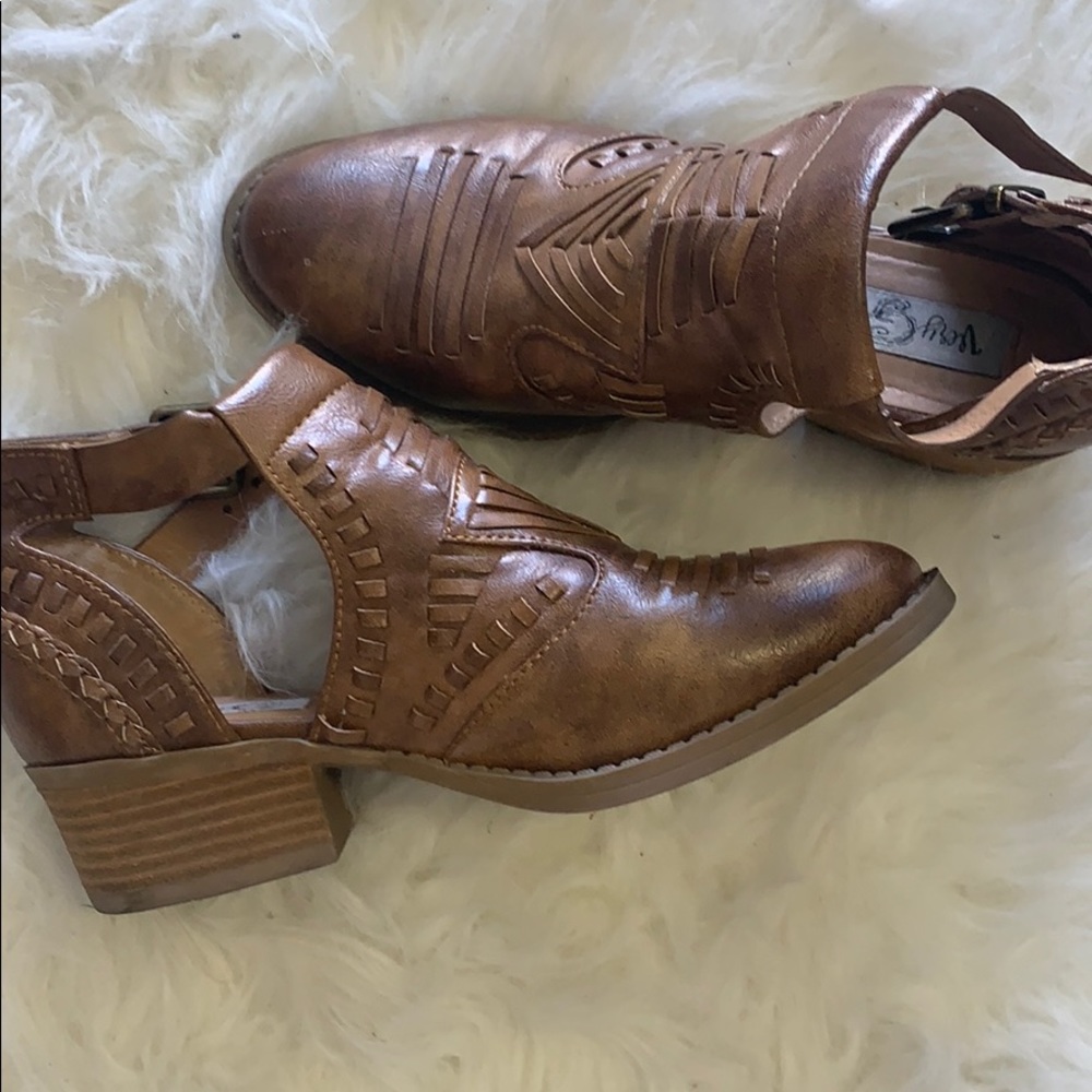 Cute comfy flat boots
